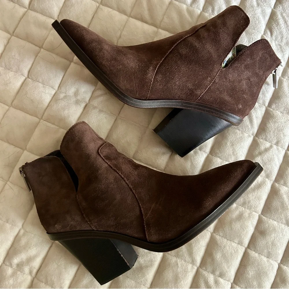 Vince Camuto Gwelona Dark Brown Booties - Picture 9 of 9